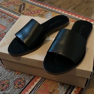 The Boardwalk Post Slide Sandal in True Black